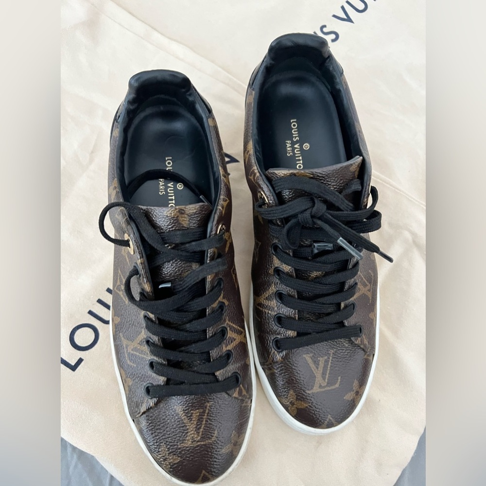 Louis vuitton sneakers in excellent condition